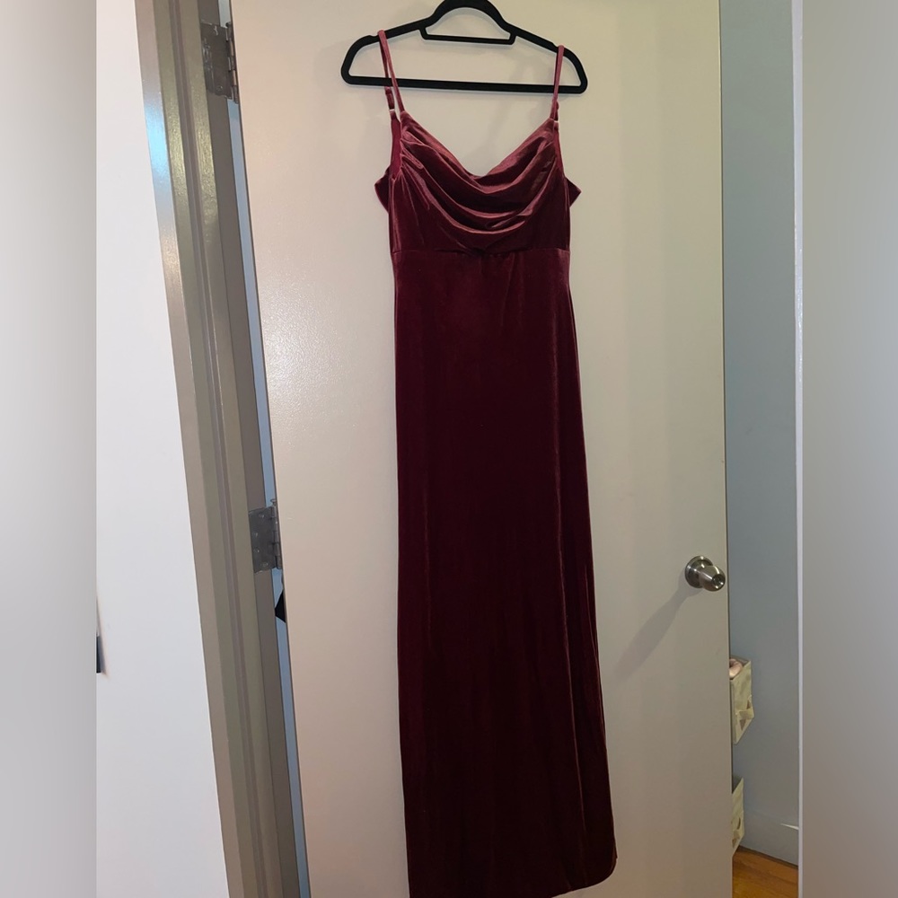 Revelry Skye Velvet Dress in Romantic Rose Size 2 Normal Length Bridesmaid Dress